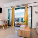 Amelia Villa Nikiana